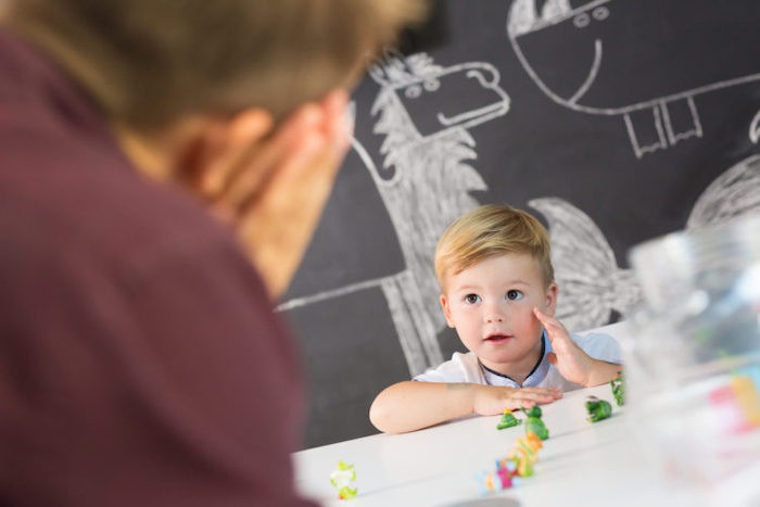 O que não fazer quando se interage com uma criança com autismo